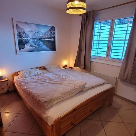 Appartement avec terrasse ensoleillée Gruyeres Esterno foto