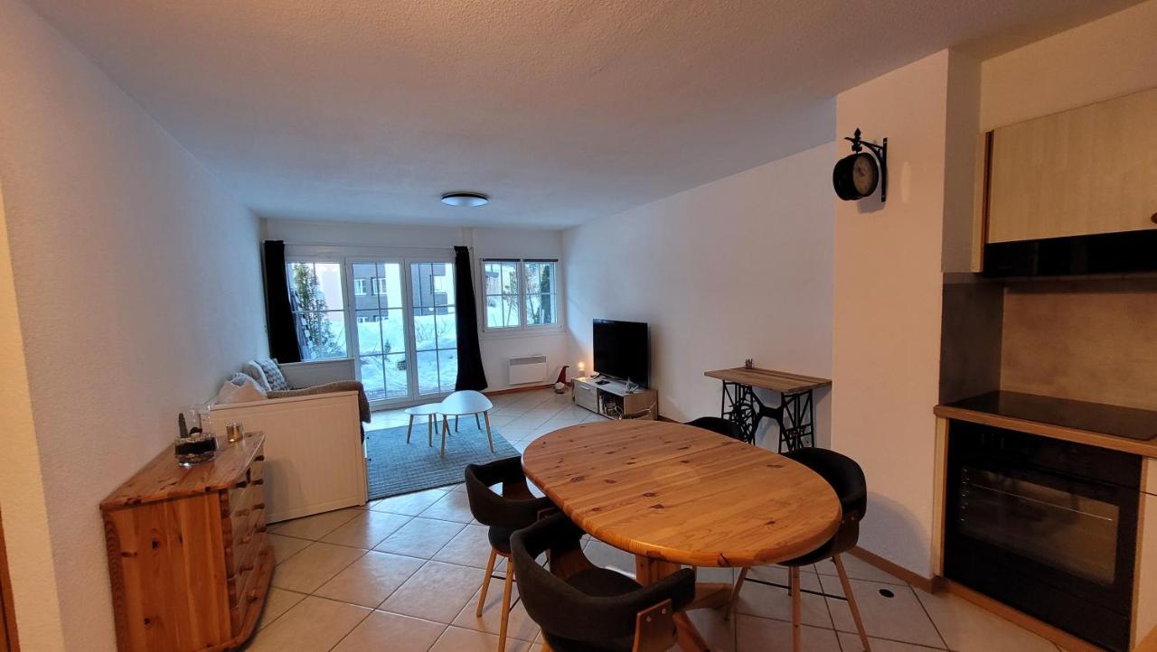 Appartement avec terrasse ensoleillée Gruyeres Esterno foto