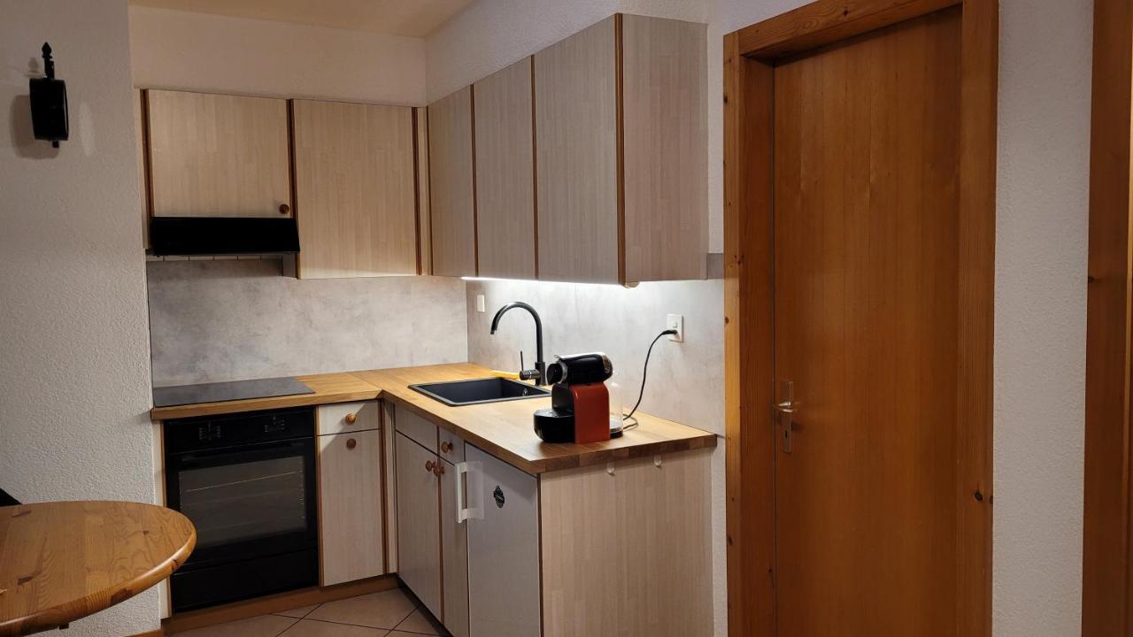 Appartement avec terrasse ensoleillée Gruyeres Esterno foto