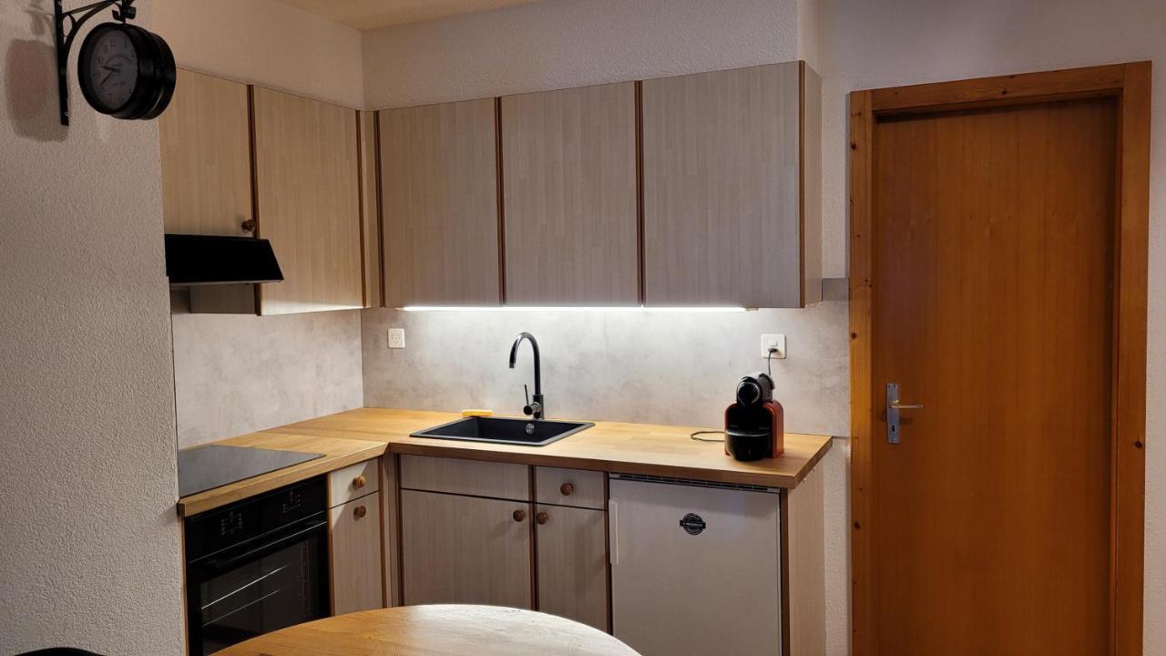 Appartement avec terrasse ensoleillée Gruyeres Esterno foto