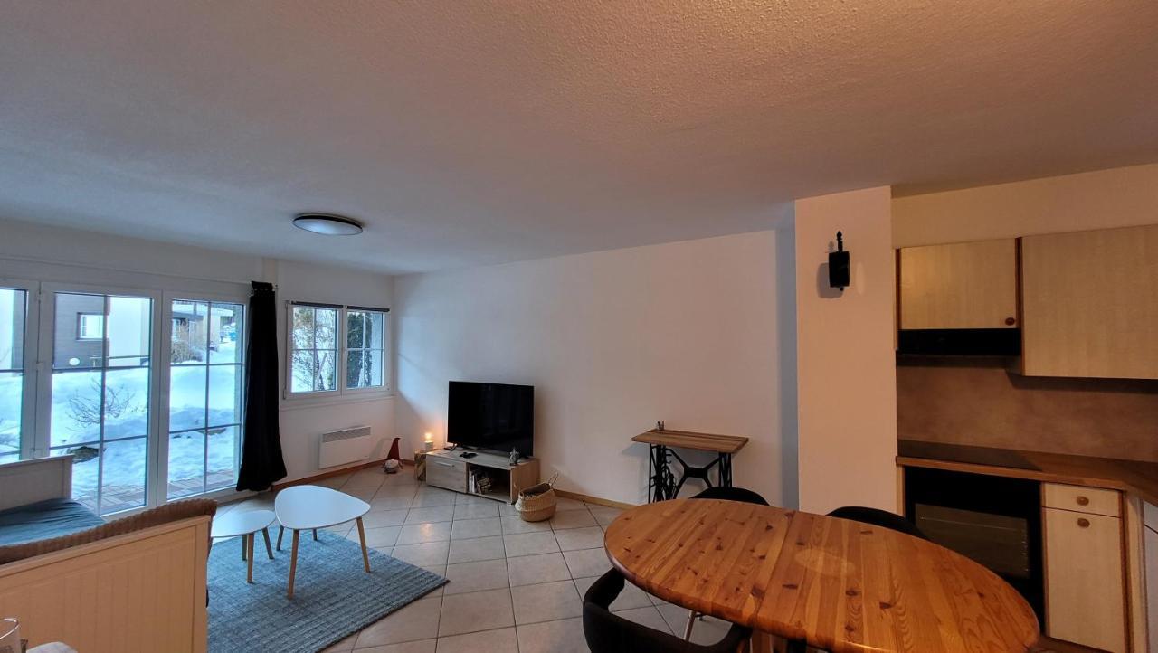 Appartement avec terrasse ensoleillée Gruyeres Esterno foto