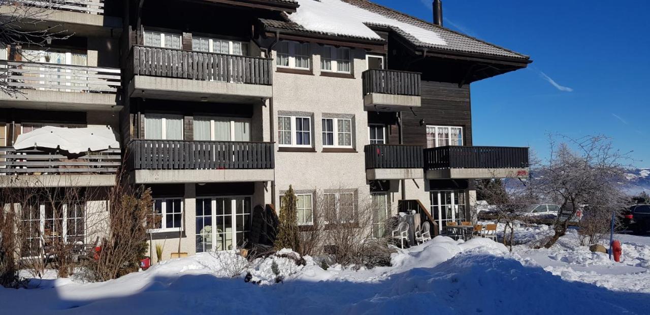 Appartement avec terrasse ensoleillée Gruyeres Esterno foto